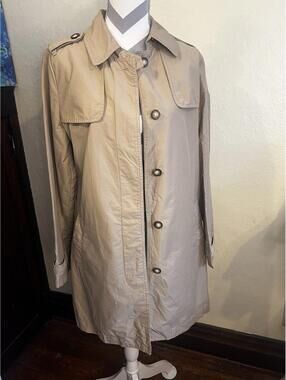 Gap Khaki Trench Coat. Medium. **missing Belt